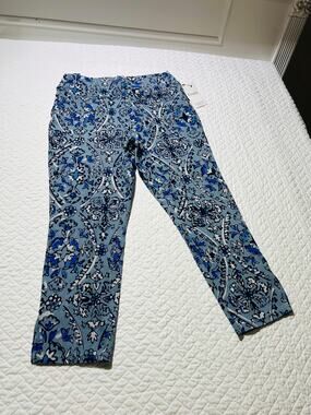 UTOPIA by Hue  Blue Floral Hi-Rise Ultra Stretch Dreamy Denim Capri Pants /  L